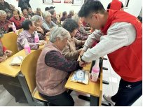义诊寄福”重阳节主题志愿活动