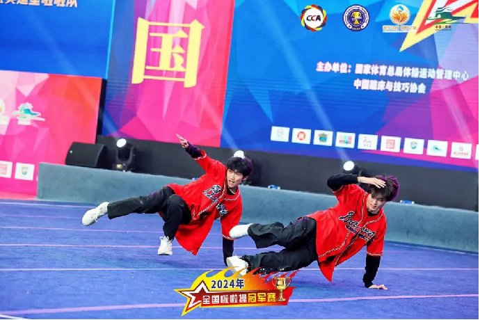 涂子通两位老师担任教练员