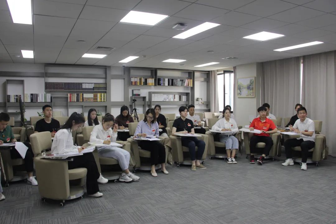 传承红色基因